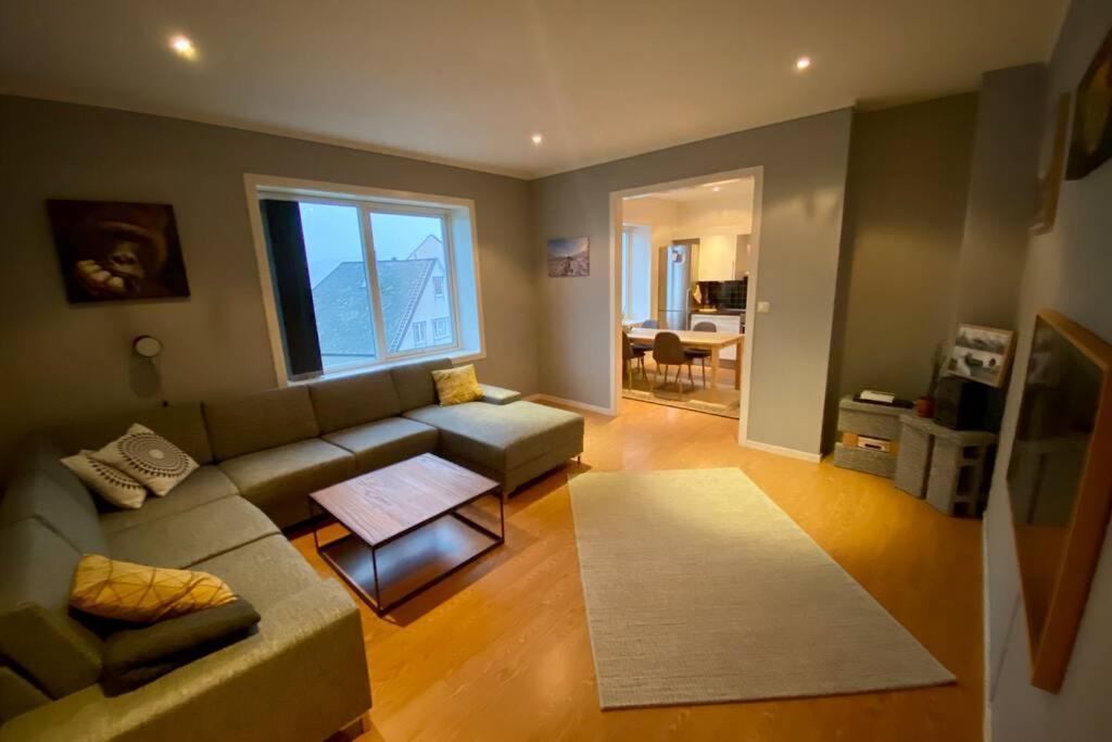Nice And Central Apartment In Quiet Area Alesund Luaran gambar